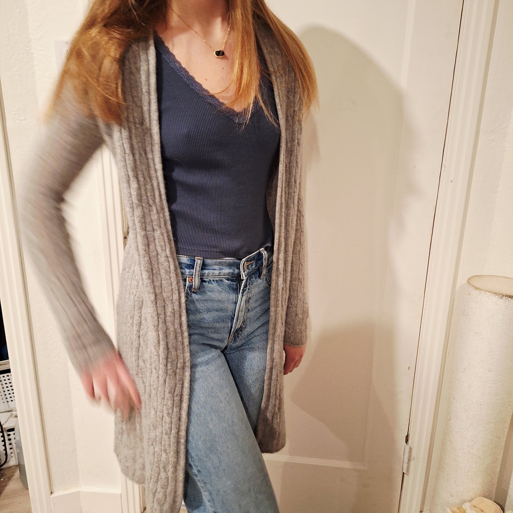 100% Cashmere Elegant Gray Women's Cardigan - Picture 2 of 5
